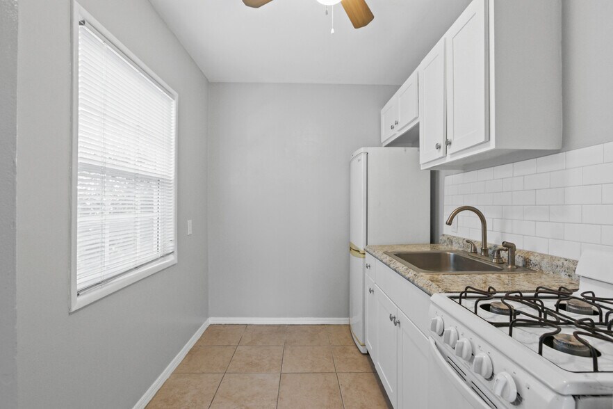 More Photos Of 2075 E Broadway, Long Beach Apartments For Sale