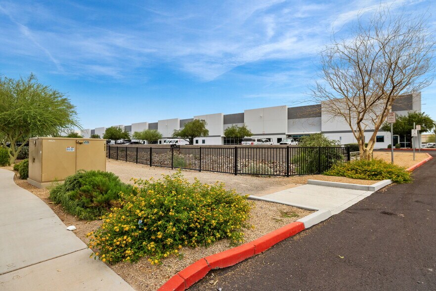 More Photos Of 777 W Pinnacle Peak Rd, Phoenix Unknown For Lease