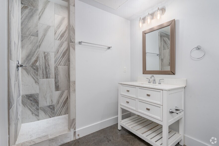 More Photos Of 404 Industrial St, Denton Apartments For Sale