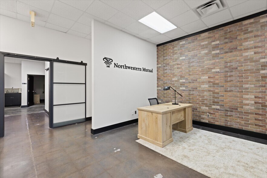 More Photos Of 501 N 3rd St, Longview Office For Sale