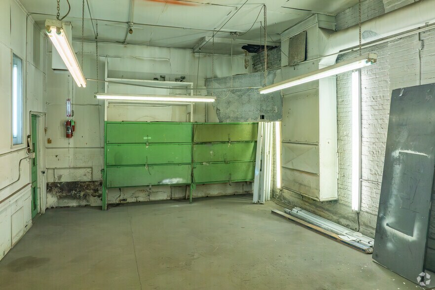 More Photos Of 6629 S Wentworth Ave, Chicago Warehouse For Lease