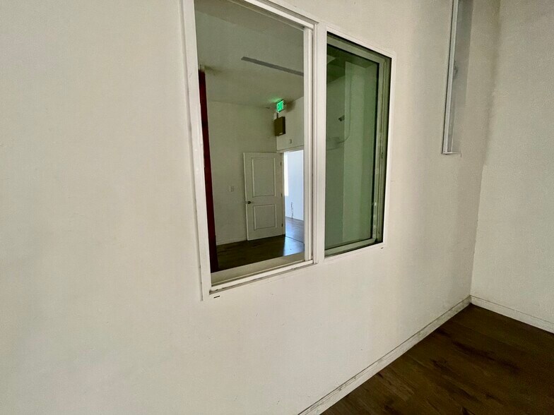 More Photos Of 827 E Jefferson Blvd, Los Angeles Light Manufacturing For Lease