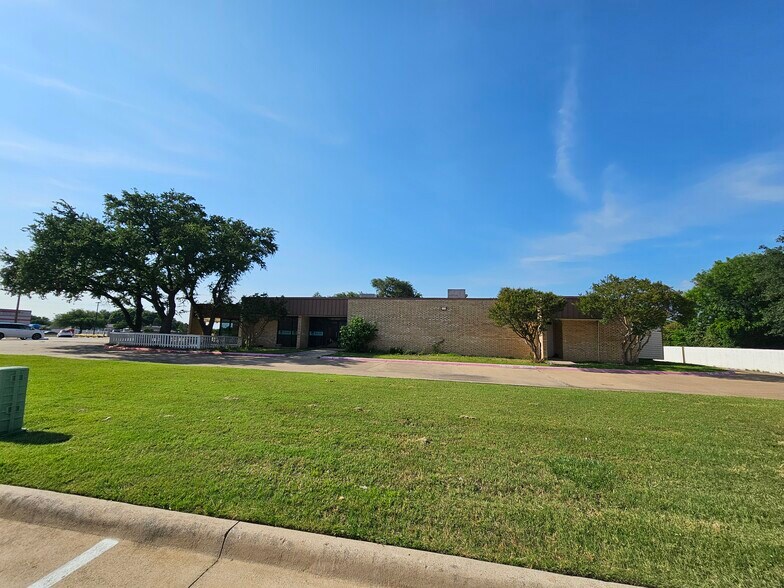 More Photos Of 3114 Old Denton Rd, Carrollton Specialty For Sale