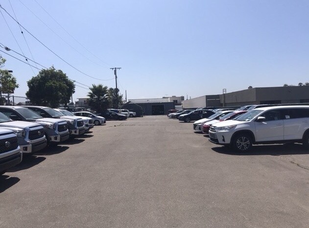 More Photos Of 1998 Harbor Blvd, Costa Mesa Showroom For Lease