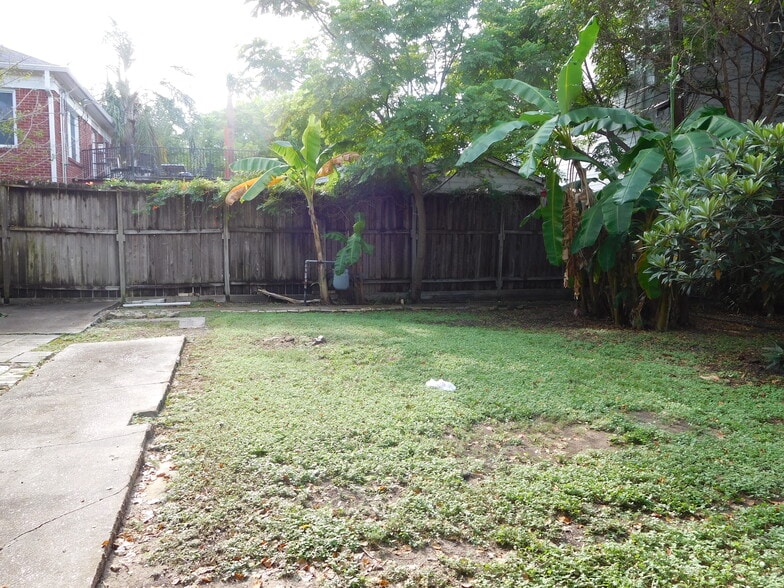 More Photos Of 1806 W Main St, Houston Dormitory For Sale