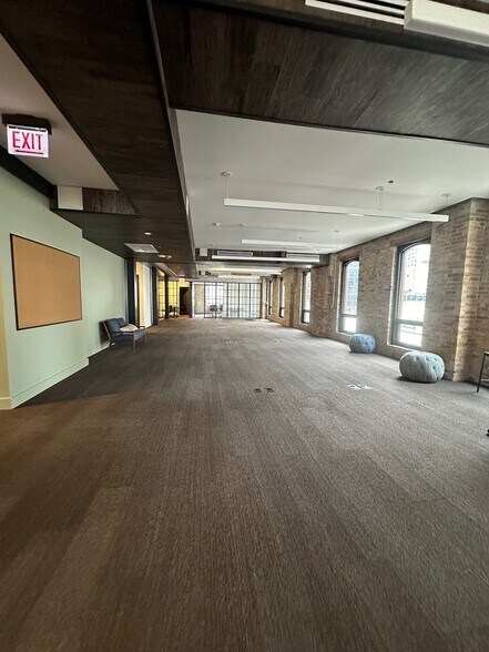 More Photos Of 646-648 N Clark St, Chicago Office For Lease