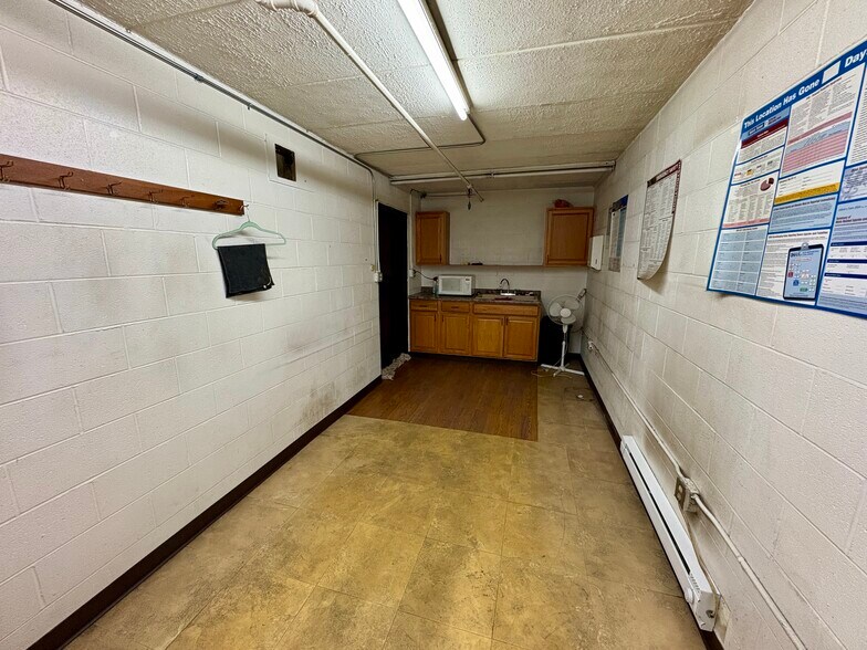 More Photos Of 2525 W Market St, Tiffin Freestanding For Lease