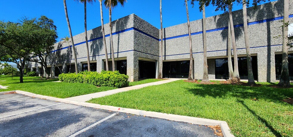 Primary Photo Of 9955 NW 116th Way, Medley Showroom For Lease