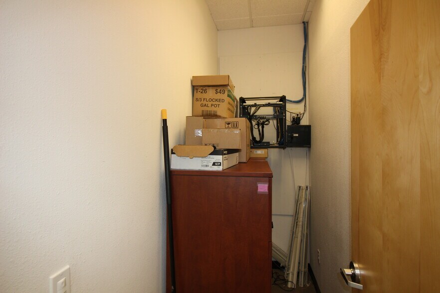 More Photos Of 6350-6362 Clark Ave, Dublin Light Manufacturing For Sale