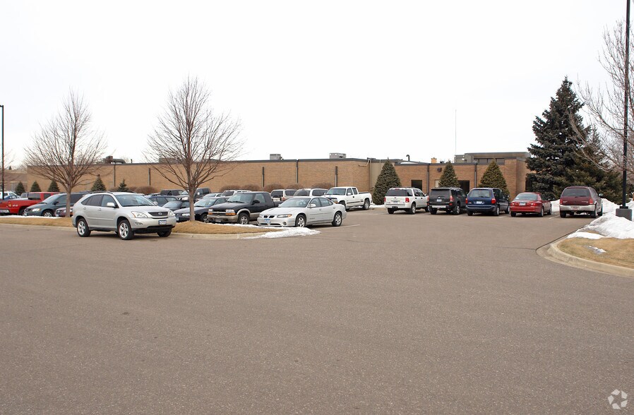 More Photos Of 2727 Fairview Ave, Roseville Light Manufacturing For Lease