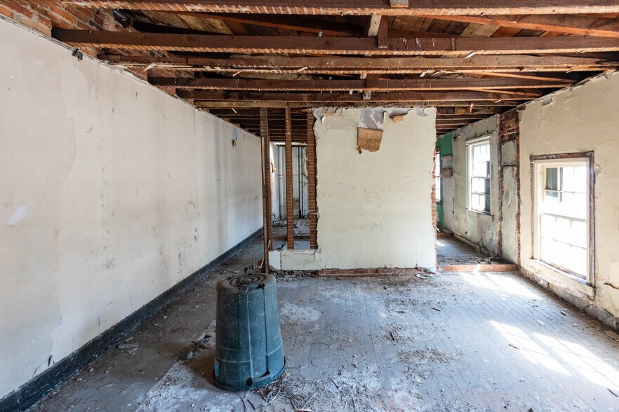 More Photos Of 115 W Saratoga St, Baltimore Storefront Retail Residential For Sale