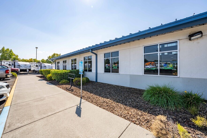 More Photos Of 1600 Coker Butte Rd, Medford Flex For Sale