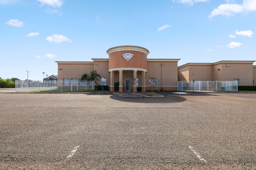 More Photos Of 2101 S Cynthia St, McAllen Medical For Sale