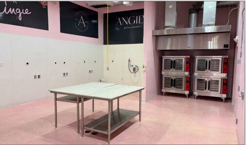 More Photos Of 180 NE 24th St, Miami General Retail For Lease