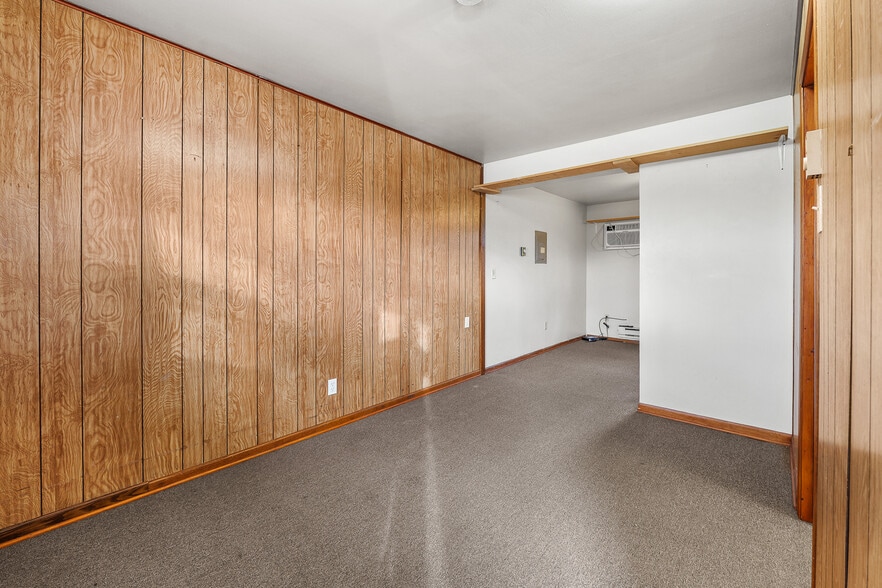 More Photos Of 4991 Arthur Rd, Slinger Hotel For Sale