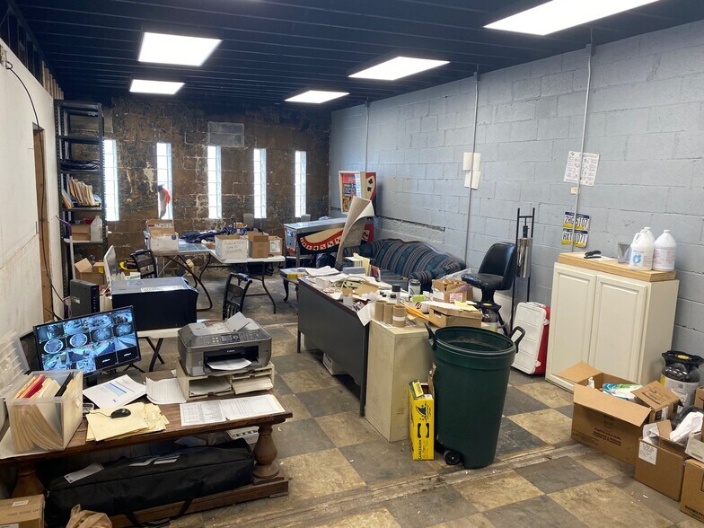 More Photos Of 2021 Tustin St, Pittsburgh Warehouse For Lease