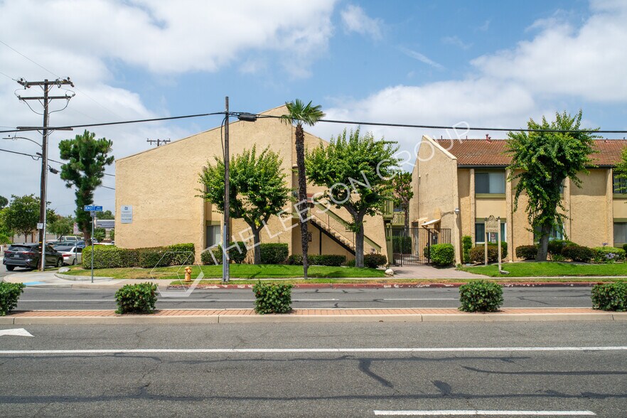 More Photos Of 7531 Knott Ave, Buena Park Apartments For Sale