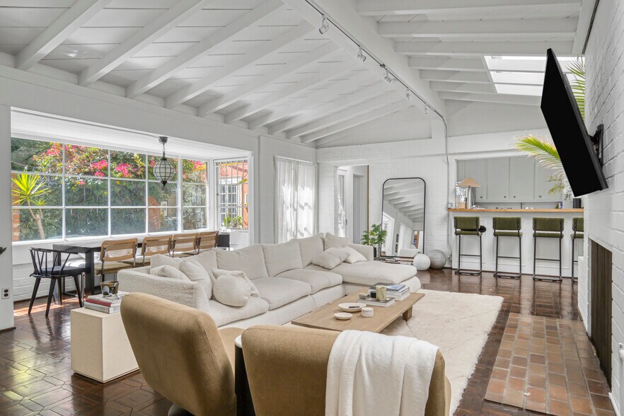 More Photos Of 1276 N Sweetzer Ave, West Hollywood Apartments For Sale