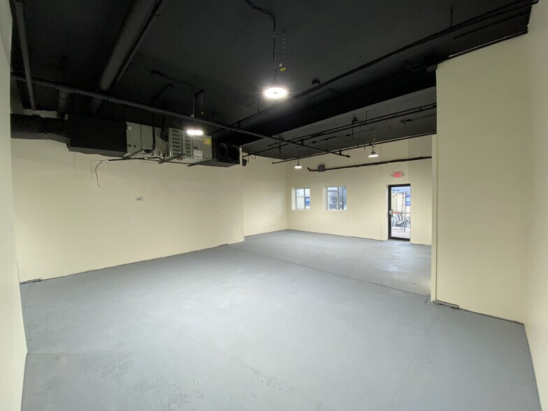 More Photos Of 300 Waverly Ave, Mamaroneck Research And Development For Lease