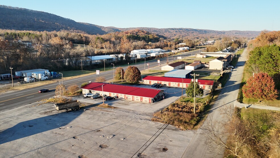 More Photos Of 608 S Gateway Ave, Rockwood Hotel For Sale