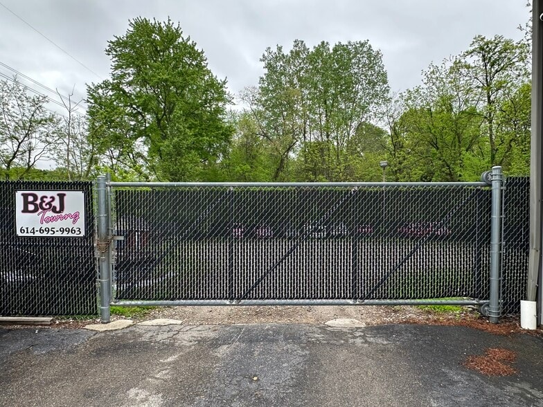 More Photos Of 11324 Johnstown Rd, New Albany Warehouse For Sale