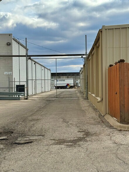 More Photos Of 1827 18th Ave, Rockford Manufacturing For Lease