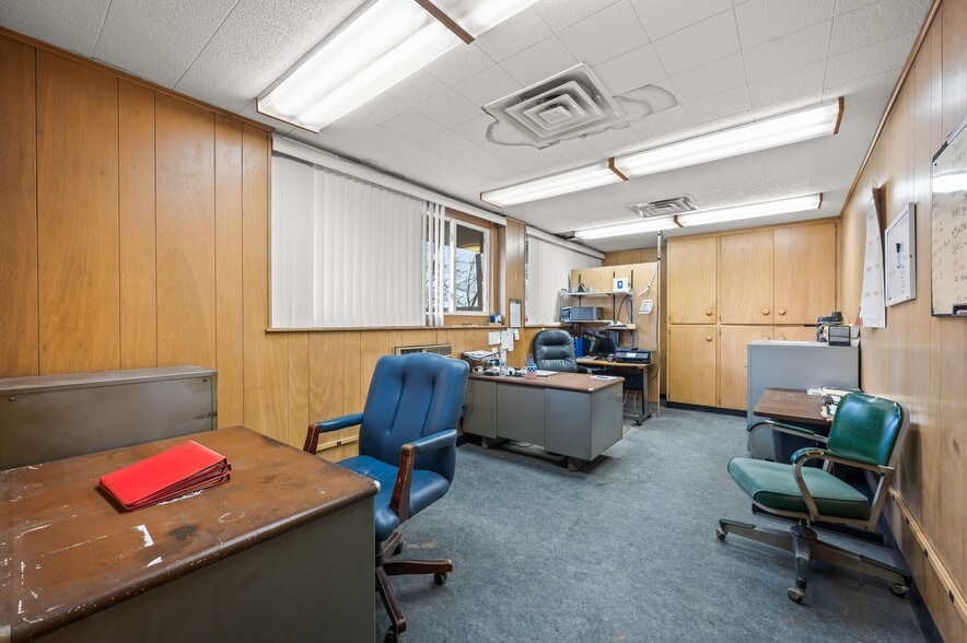 More Photos Of 2028 Washington Ave, Saint Joseph Warehouse For Sale