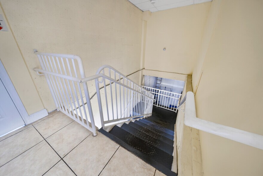 More Photos Of 7901-8195 NW 67th St, Miami Warehouse For Lease