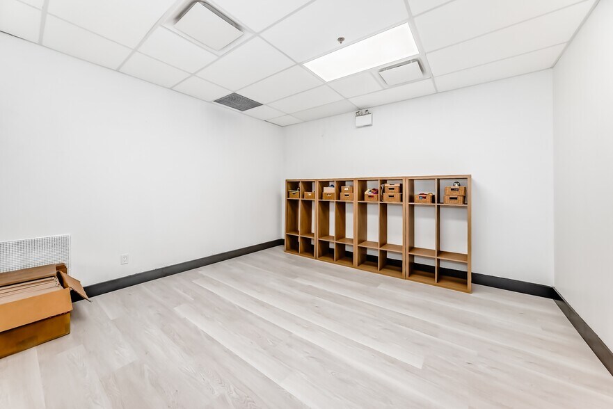 More Photos Of 1015 Centre St NW, Calgary Storefront Retail Residential For Sale