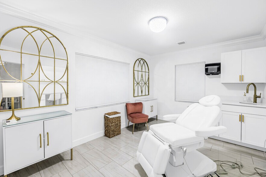 More Photos Of 2200 49th St N, Saint Petersburg Medical For Sale