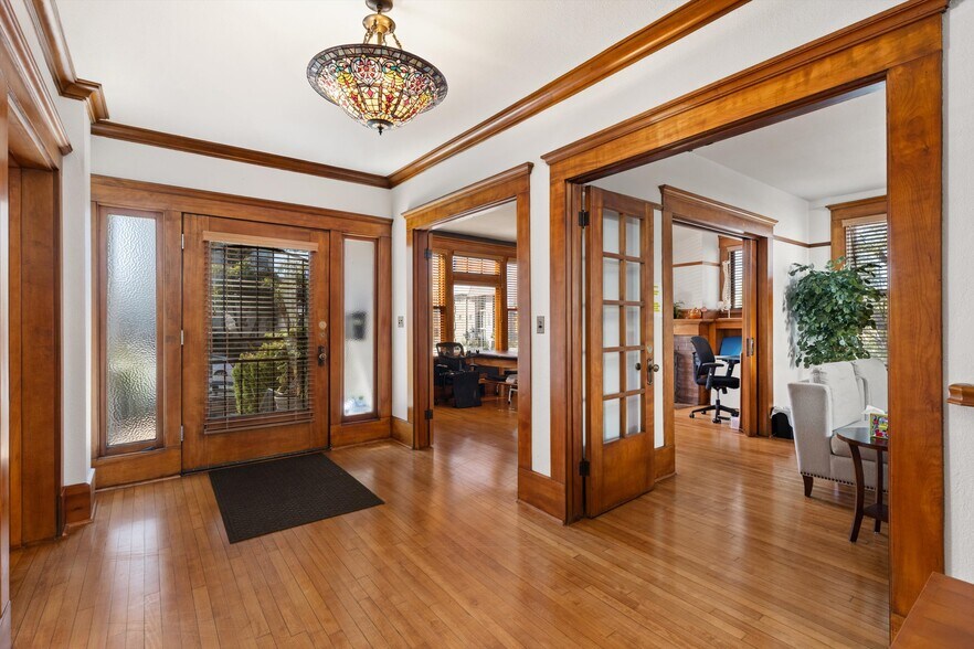 More Photos Of 106 Thorn St, San Diego Office Residential For Sale