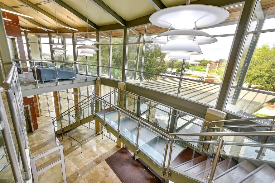 More Photos Of 9910 Huebner Rd, San Antonio Office For Sale