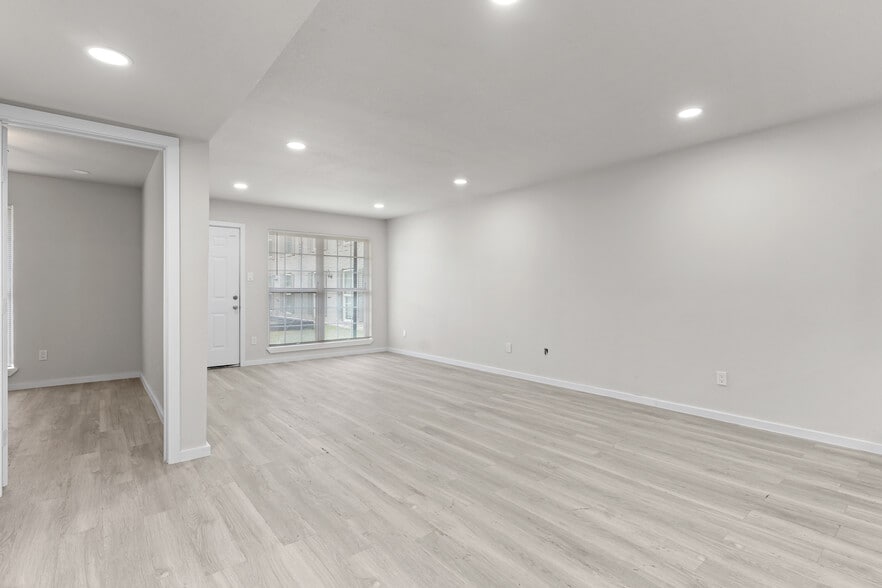 More Photos Of 8330 Carvel Ln, Houston Apartments For Sale