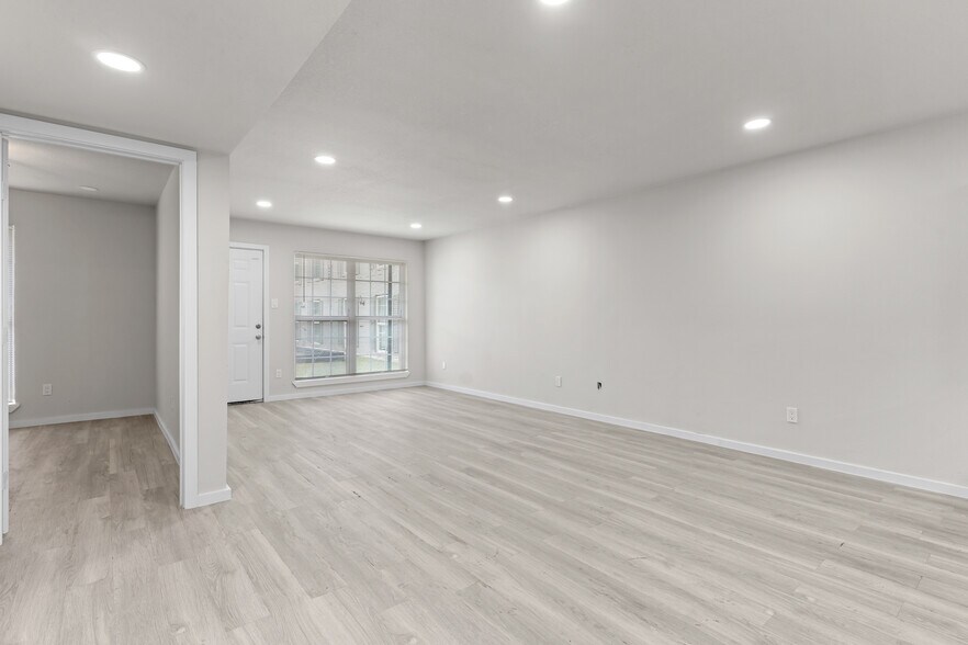 More Photos Of 8330 Carvel Ln, Houston Apartments For Sale
