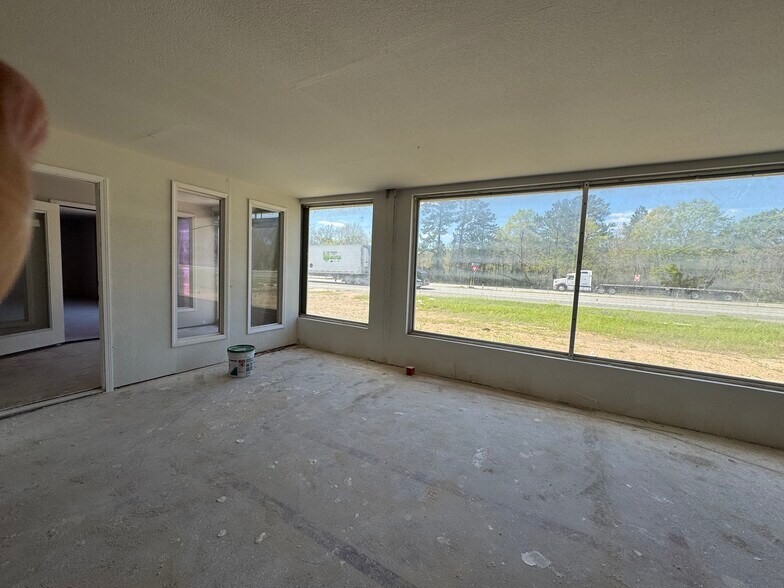 More Photos Of 4129 US-59 Hwy, Livingston Truck Terminal For Sale