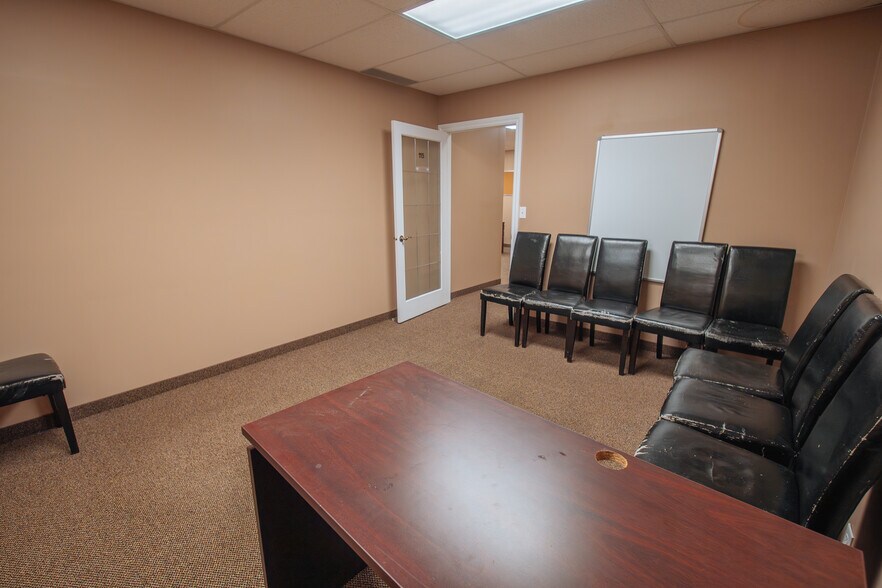 More Photos Of 32 Westwinds Cres NE, Calgary Flex For Sale