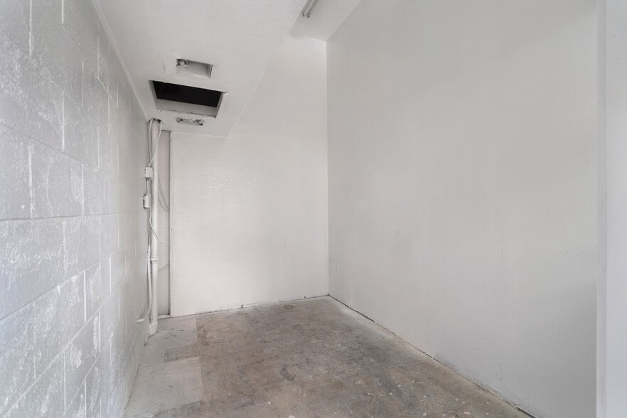More Photos Of 233 W Harvard Blvd, Santa Paula Freestanding For Lease