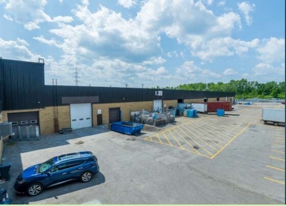 More Photos Of 7527-7583 Boul Henri-Bourassa E, Montréal Flex For Lease