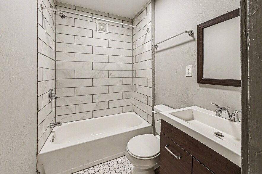 More Photos Of 3227 Central St, Kansas City Apartments For Sale