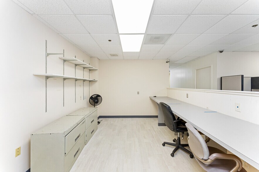 More Photos Of 14325 Willard Rd, Chantilly Office For Lease