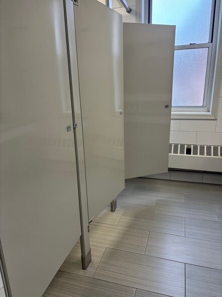 More Photos Of 337-343 Merrick Rd, Lynbrook Office For Sale