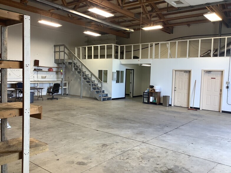 More Photos Of 1006 W Bruneau Ave, Kennewick Warehouse For Lease