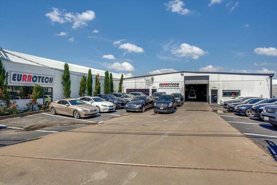 More Photos Of 11603-11607 Denton Dr, Dallas Showroom For Sale