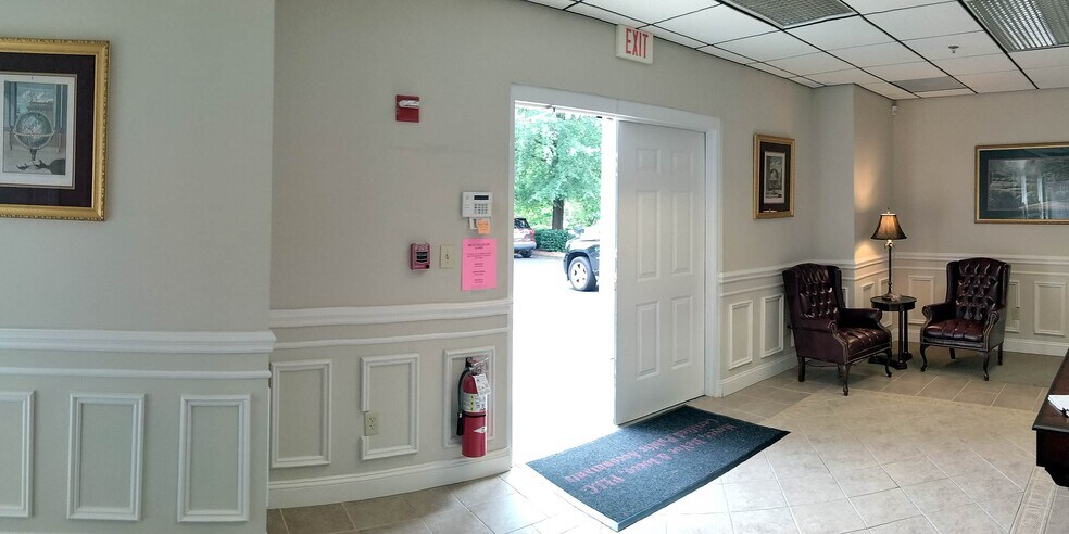 More Photos Of 7229 Albemarle Rd, Charlotte Office For Sale