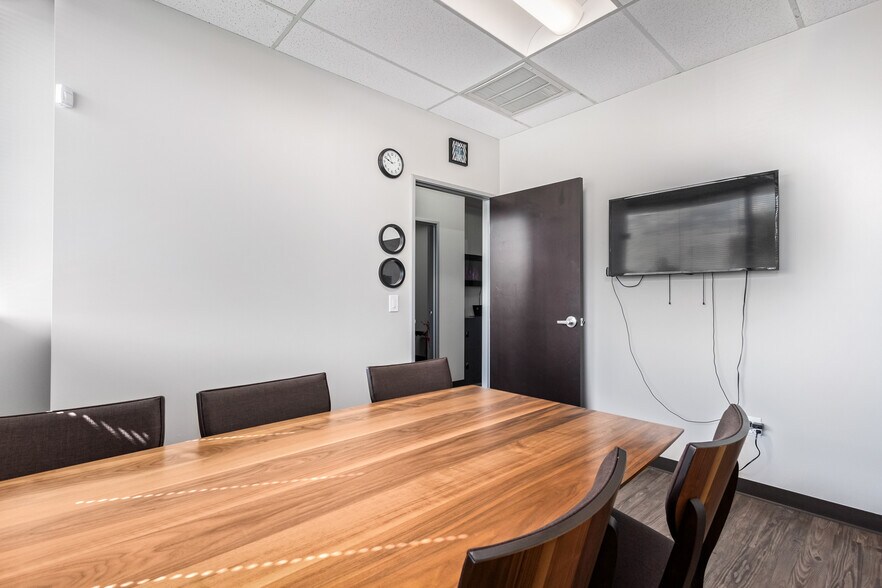 More Photos Of 15600-15650 N Black Canyon Hwy, Phoenix Office For Lease