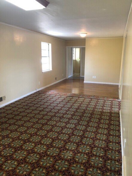 More Photos Of 1733 Brownsboro Rd, Louisville Storefront Retail Office For Lease