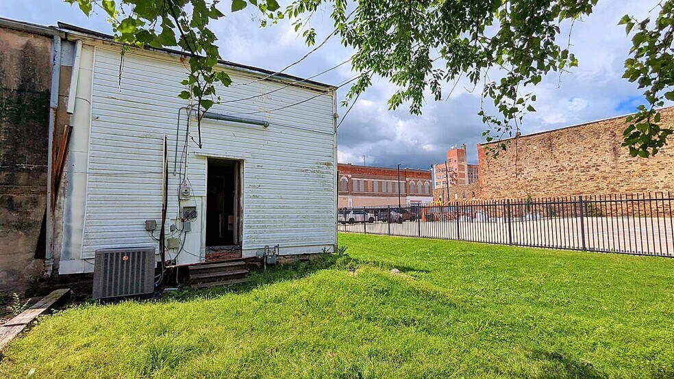 More Photos Of 215 E 6th St, Okmulgee Storefront Retail Office For Sale