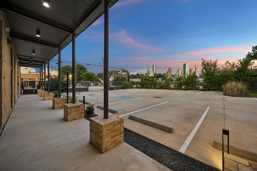More Photos Of 1719 Houston Ave, Houston Office For Sale