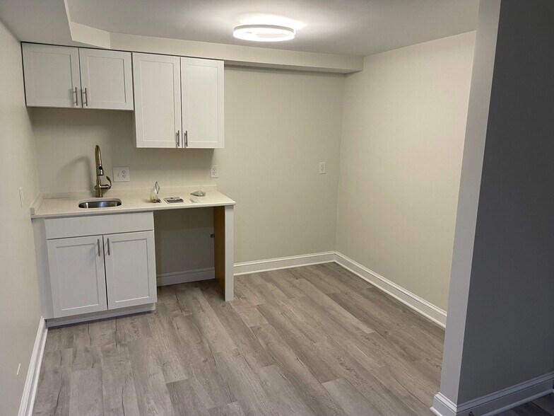 More Photos Of 4801 Wisconsin Ave NW, Washington Office For Sale