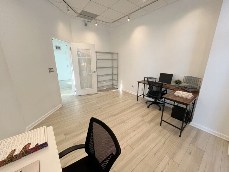 More Photos Of 325-333 N Des Plaines St, Chicago Apartments For Lease